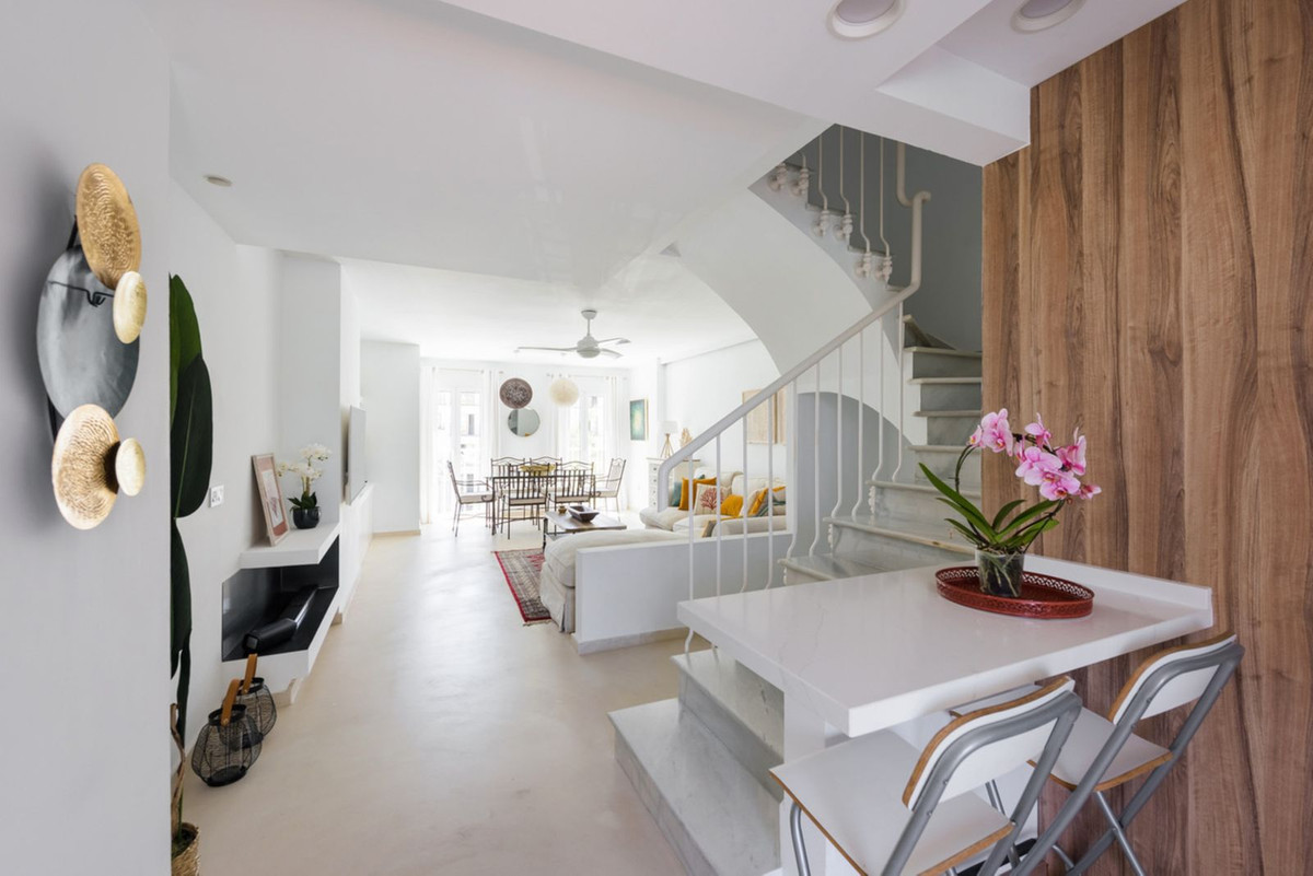 3 Bedroom Villa for Sale in Nueva Andalucía — 3