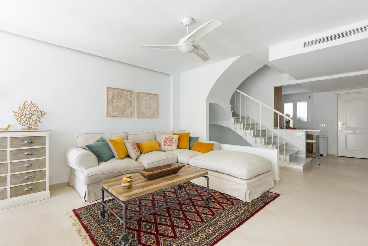 3 Bedroom Villa for Sale in Nueva Andalucía — 4