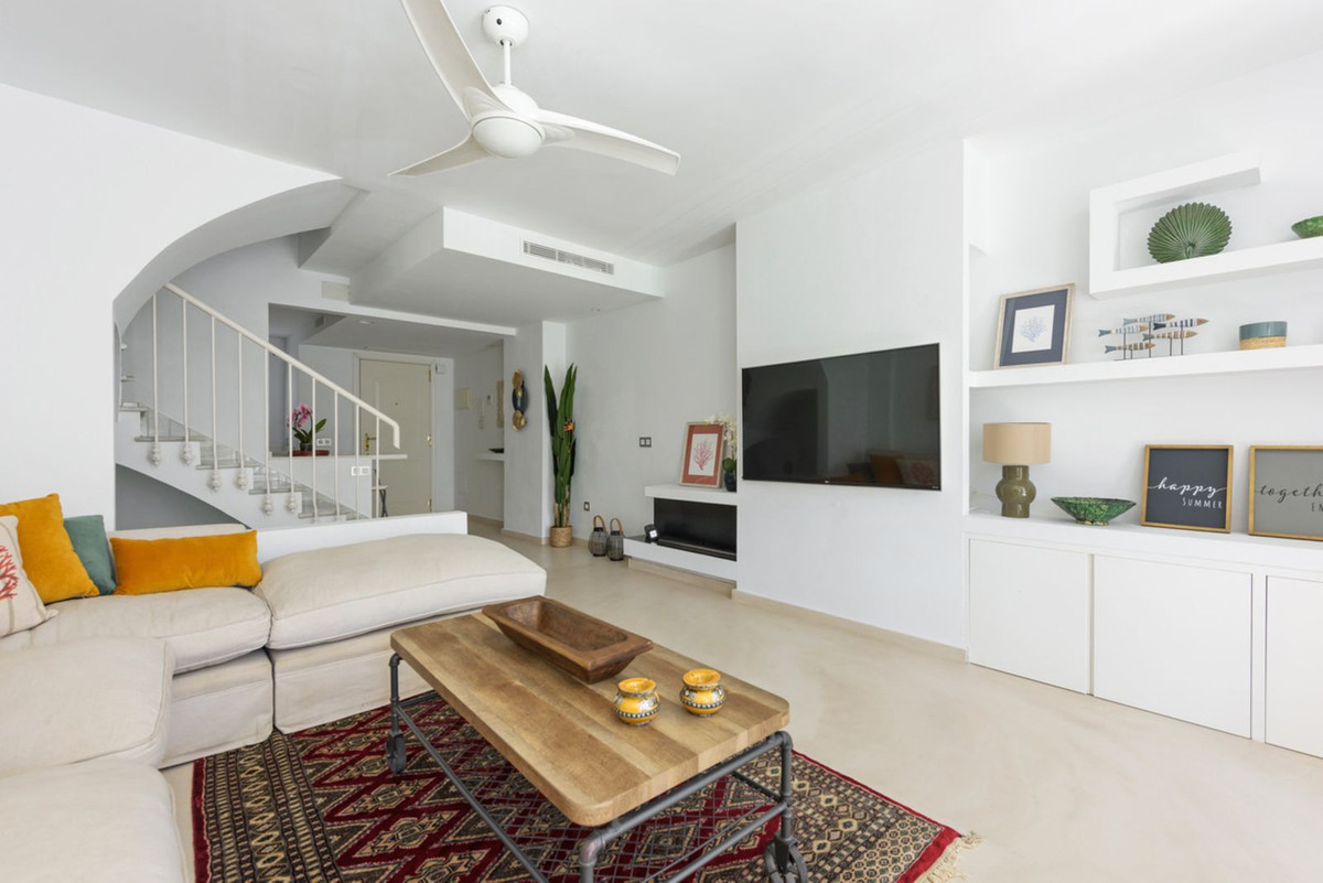 3 Bedroom Villa for Sale in Nueva Andalucía — 5