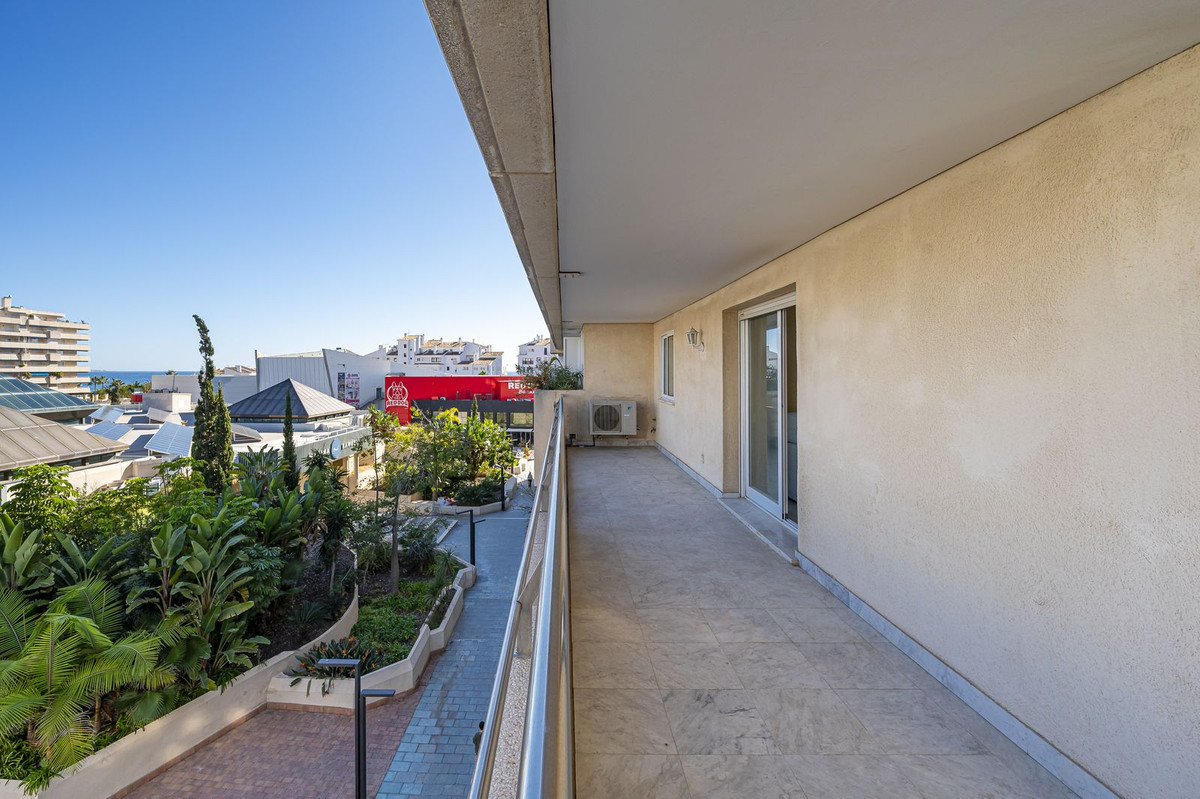2 Bedroom Apartment for Sale in Puerto Banús