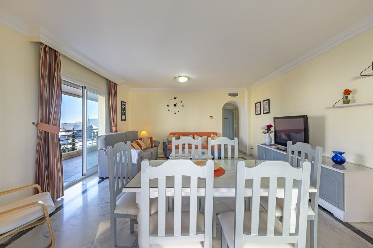 2 Bedroom Apartment for Sale in Puerto Banús — 4