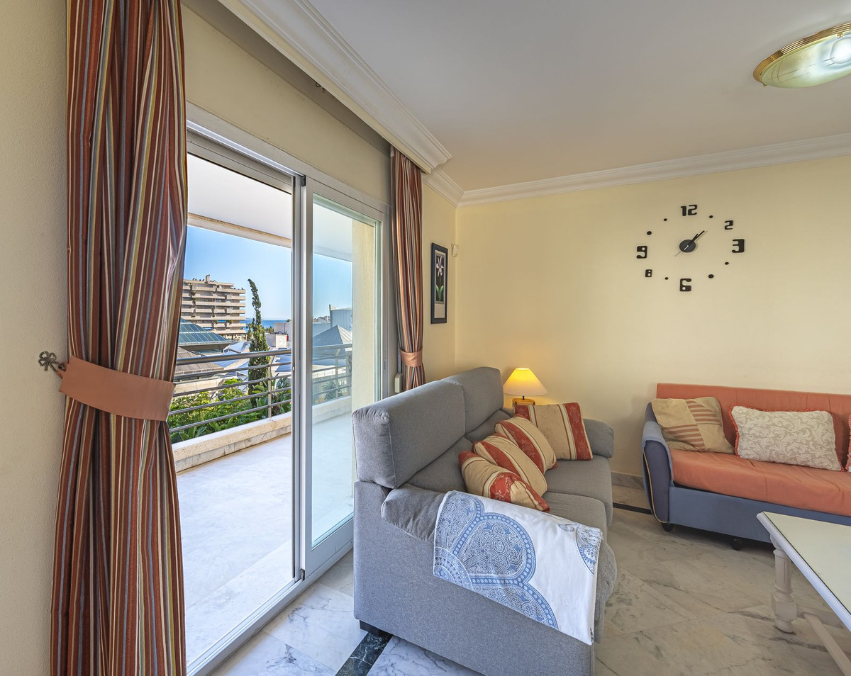 2 Bedroom Apartment for Sale in Puerto Banús — 6