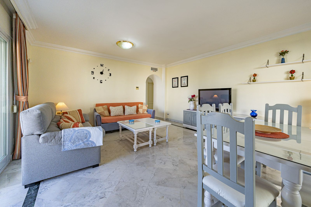 2 Bedroom Apartment for Sale in Puerto Banús — 7