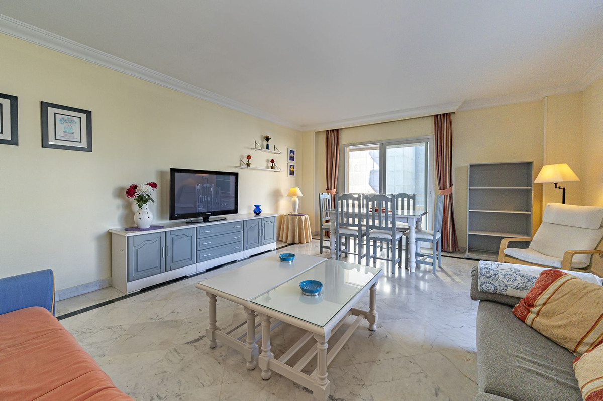 2 Bedroom Apartment for Sale in Puerto Banús — 8