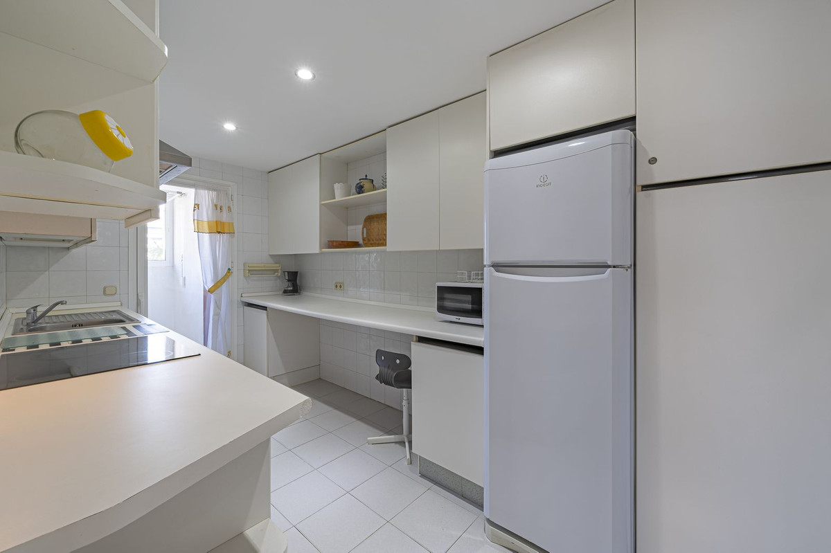 2 Bedroom Apartment for Sale in Puerto Banús — 9