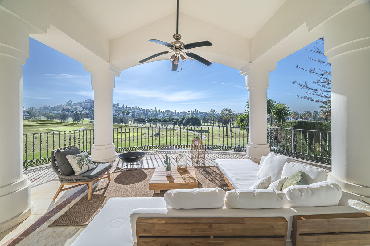 7 Bedroom Villa for Sale in Nueva Andalucía — 3
