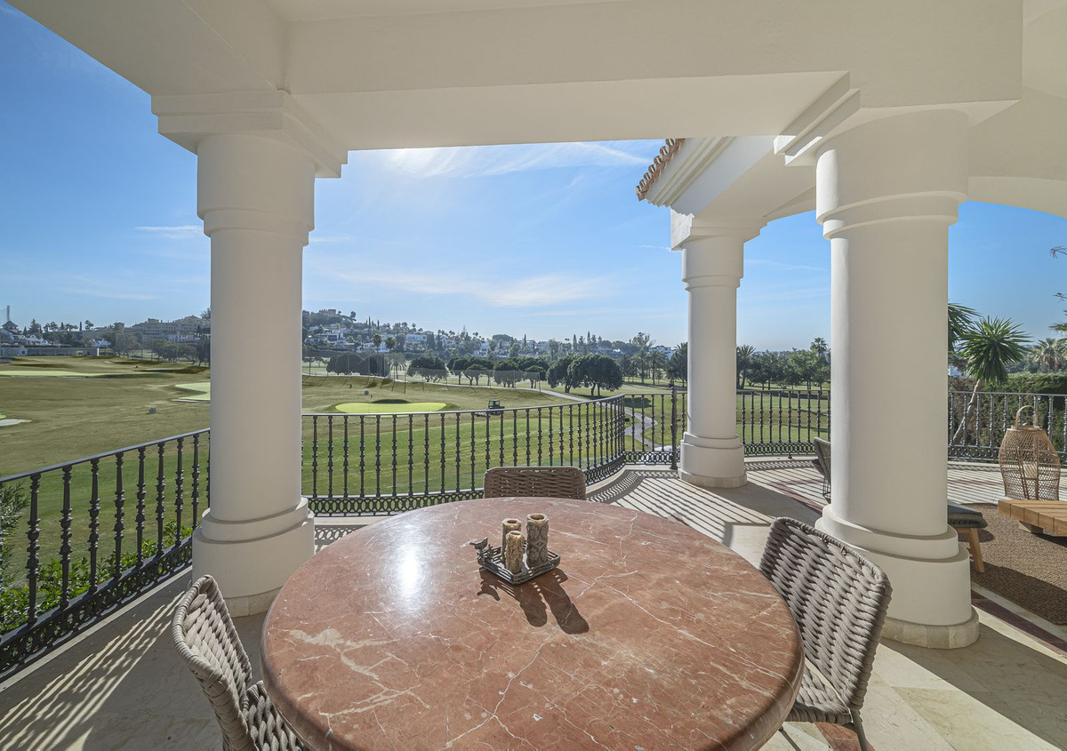 7 Bedroom Villa for Sale in Nueva Andalucía — 4