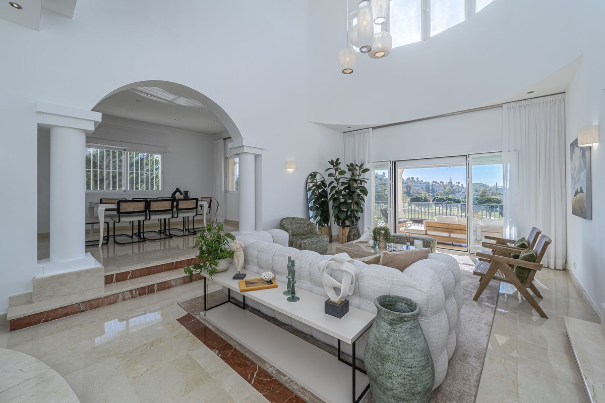7 Bedroom Villa for Sale in Nueva Andalucía — 8