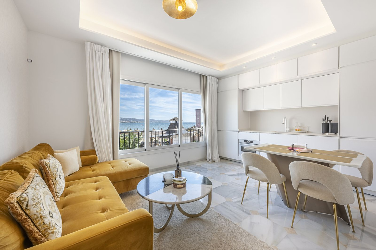 2 Bedroom Apartment for Sale in Puerto Banús — 2