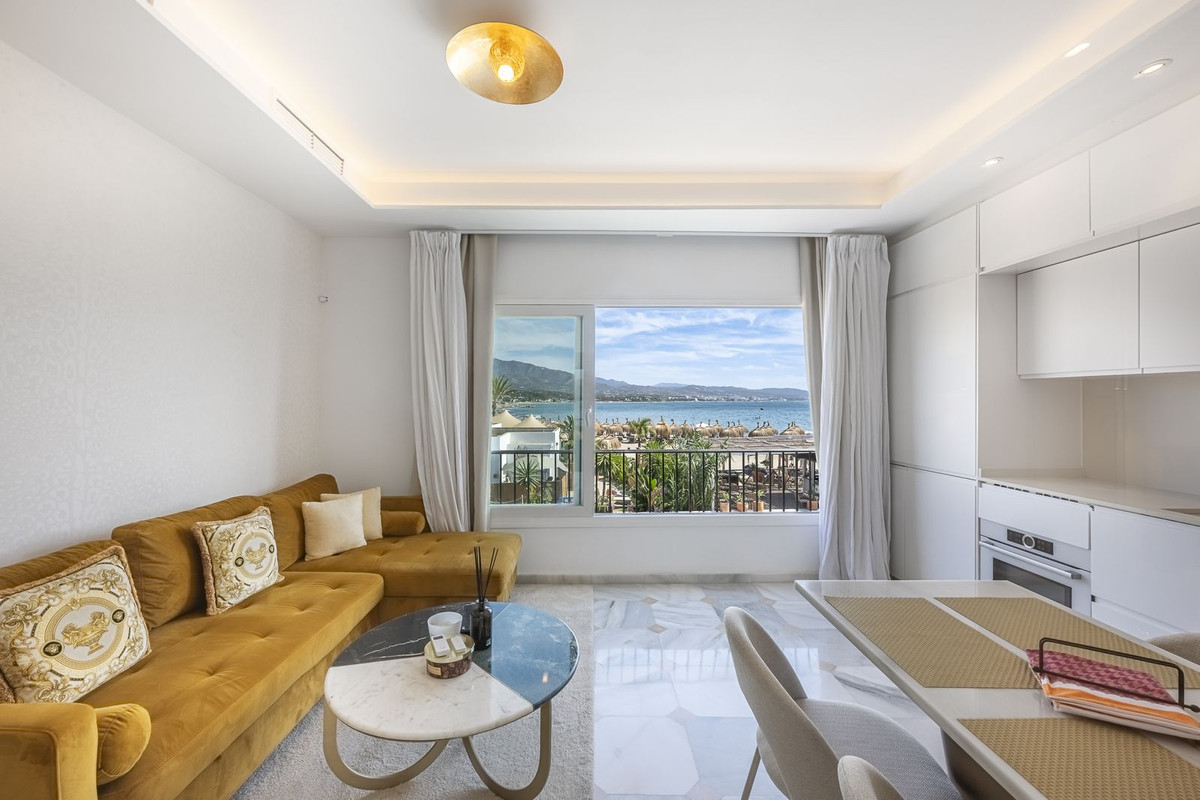 2 Bedroom Apartment for Sale in Puerto Banús — 3