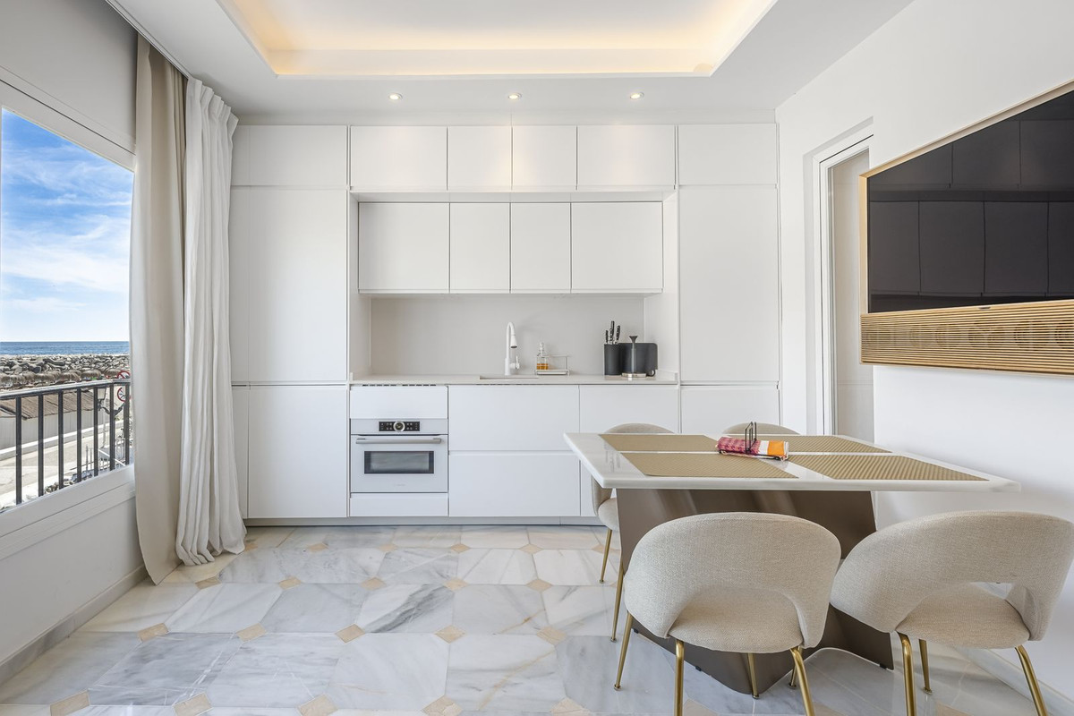 2 Bedroom Apartment for Sale in Puerto Banús — 5