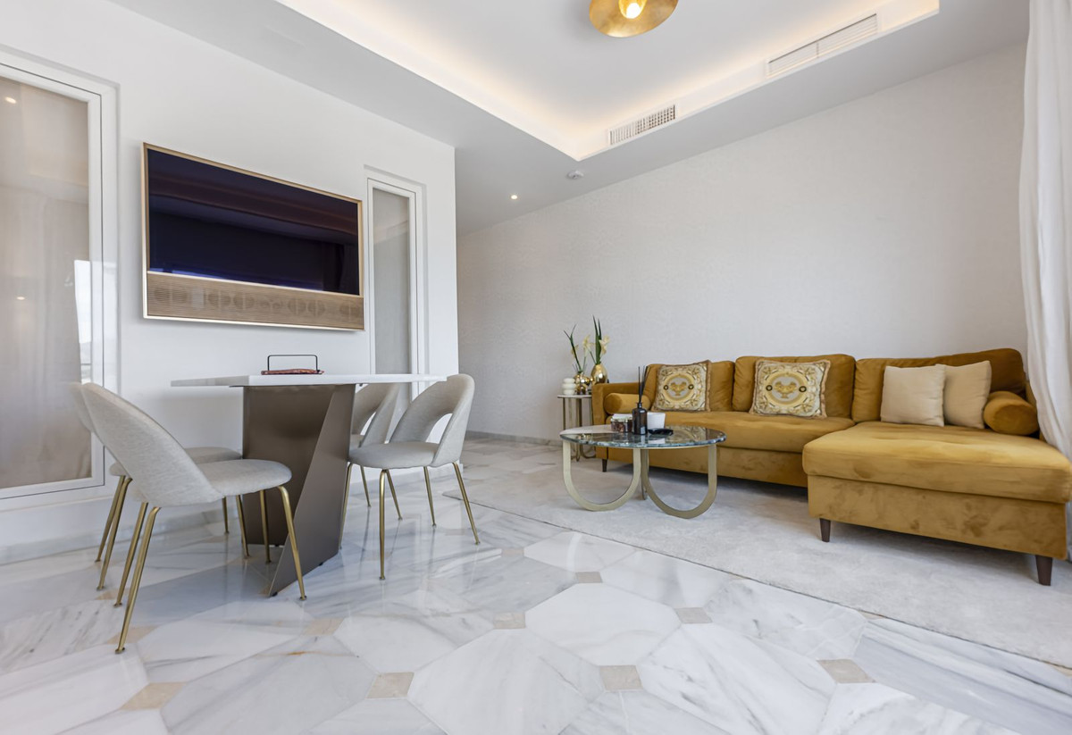 2 Bedroom Apartment for Sale in Puerto Banús — 6