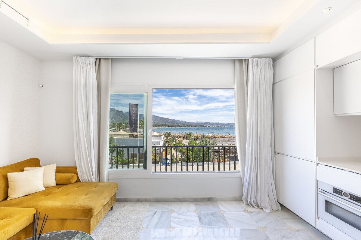 2 Bedroom Apartment for Sale in Puerto Banús — 8