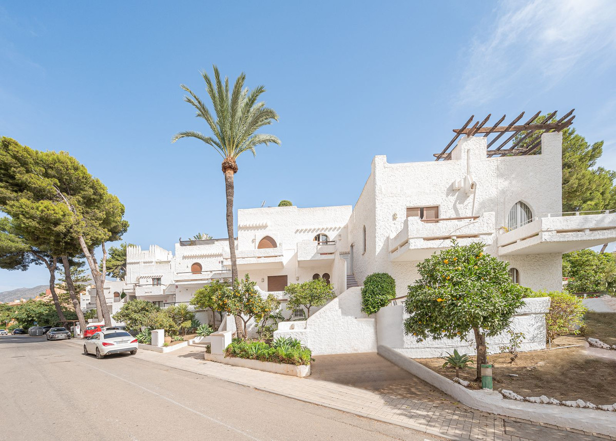 3 Bedroom Villa for Sale in Nueva Andalucía — 2