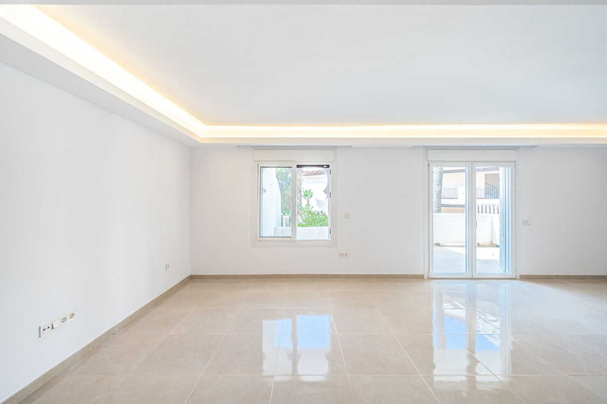 3 Bedroom Villa for Sale in Nueva Andalucía — 7