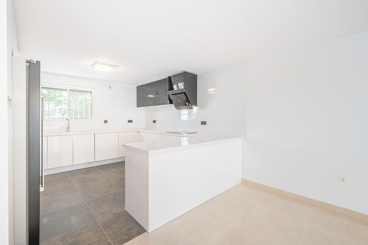 3 Bedroom Villa for Sale in Nueva Andalucía — 8