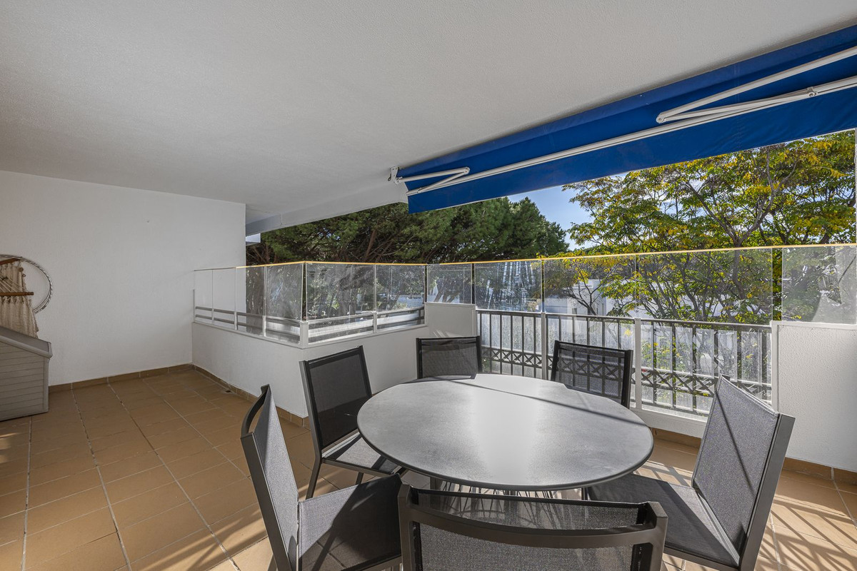 2 Bedroom Apartment for Sale in Puerto Banús — 4