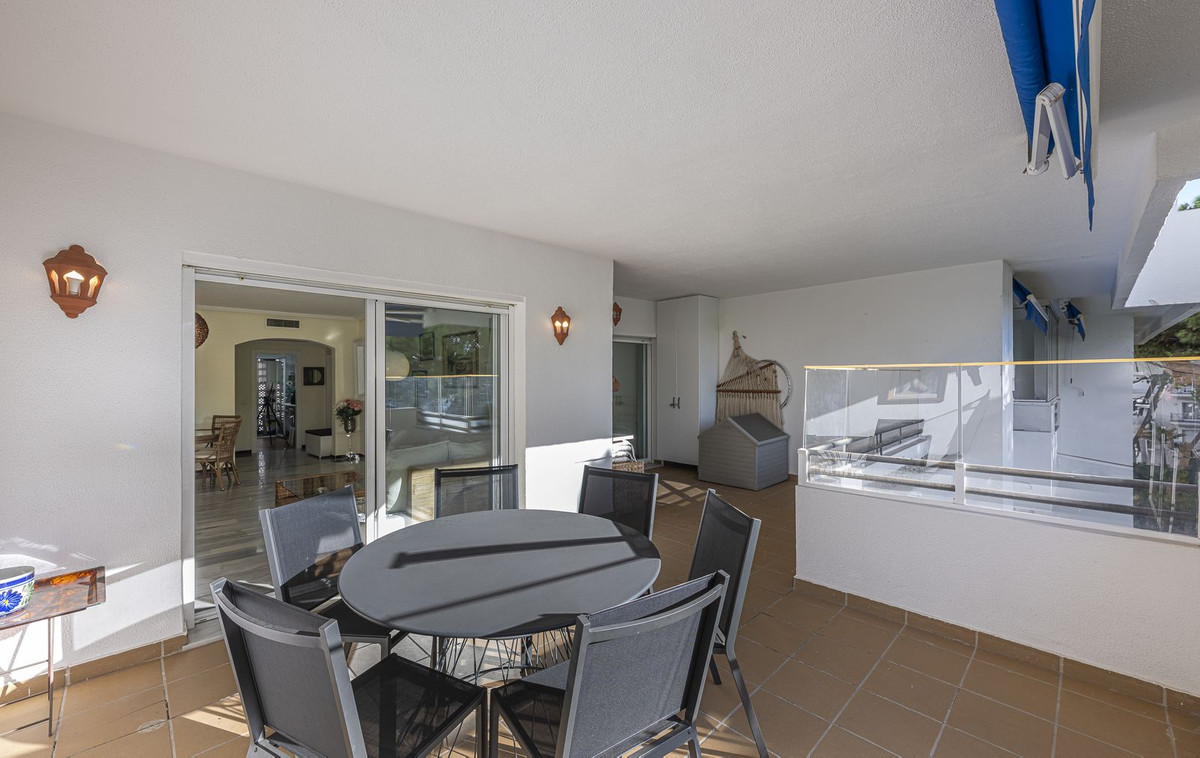 2 Bedroom Apartment for Sale in Puerto Banús — 5