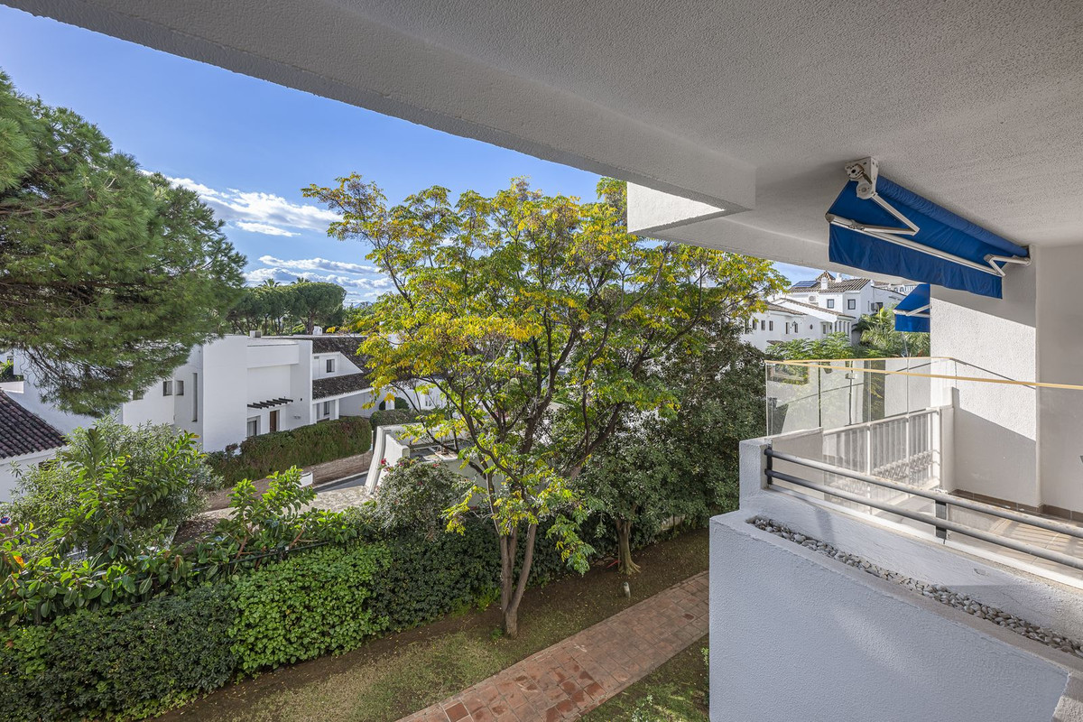 2 Bedroom Apartment for Sale in Puerto Banús — 6