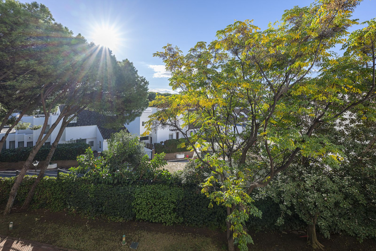 2 Bedroom Apartment for Sale in Puerto Banús — 7