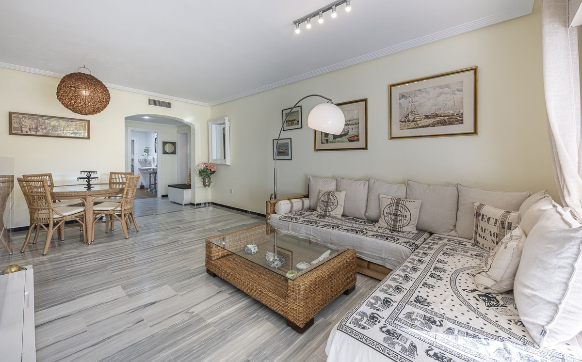 2 Bedroom Apartment for Sale in Puerto Banús — 8