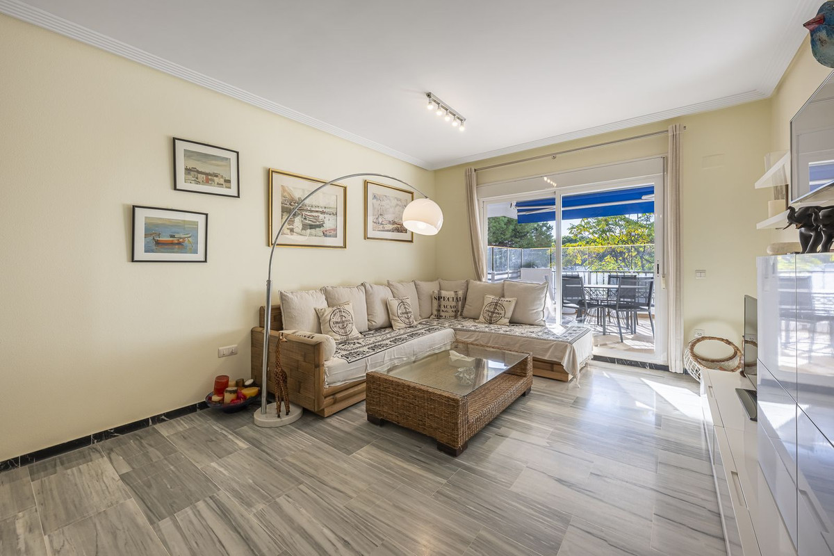 2 Bedroom Apartment for Sale in Puerto Banús — 9