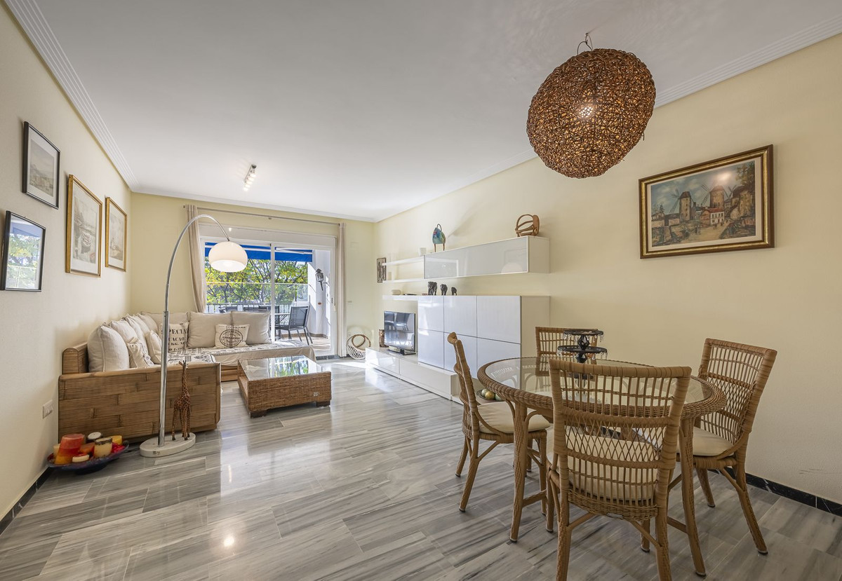 2 Bedroom Apartment for Sale in Puerto Banús — view 10