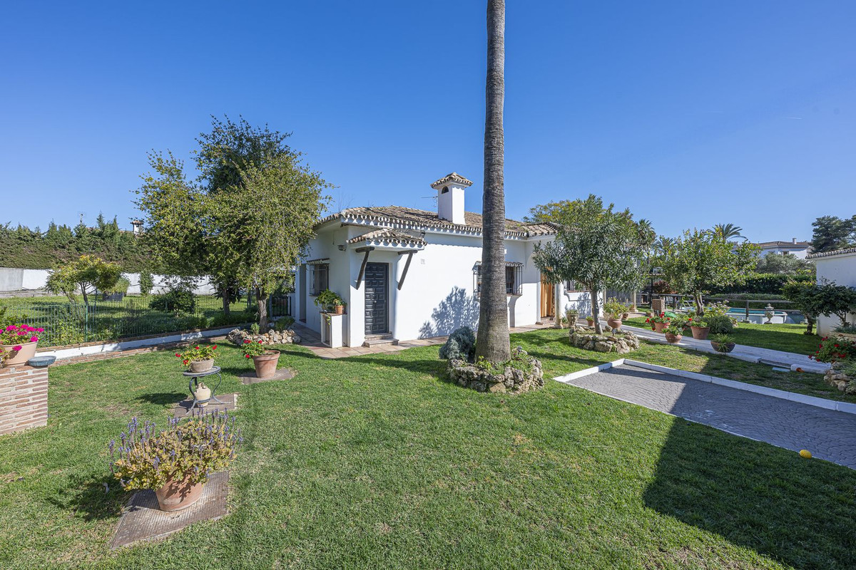 3 Bedroom Villa for Sale in Guadalmina Alta — 2