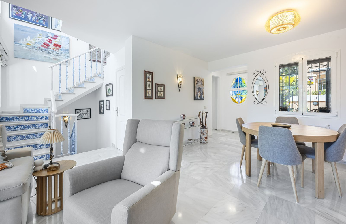 3 Bedroom Villa for Sale in Marbella — view 10