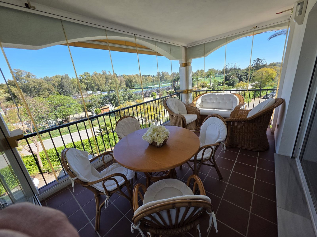 3 Bedroom Apartment for Sale in Nueva Andalucía — 2
