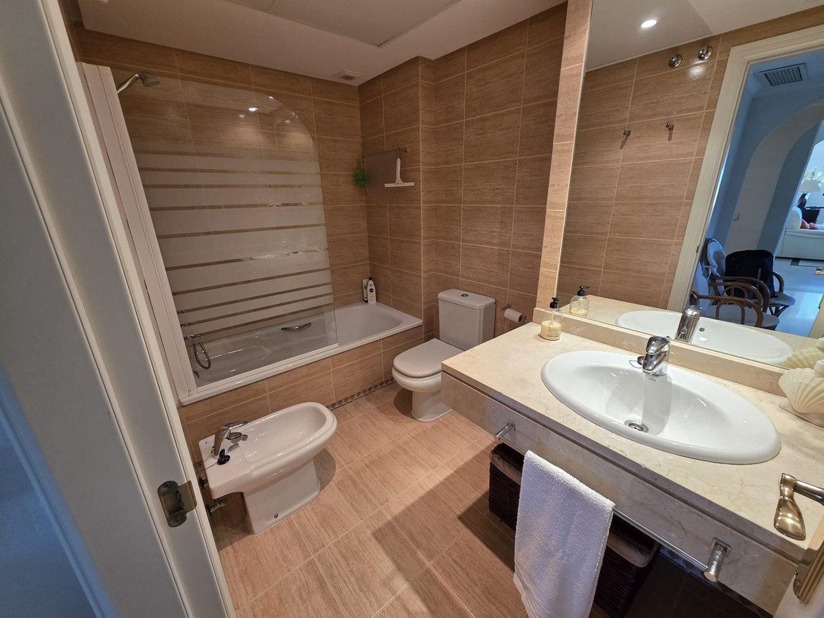 3 Bedroom Apartment for Sale in Nueva Andalucía — view 10