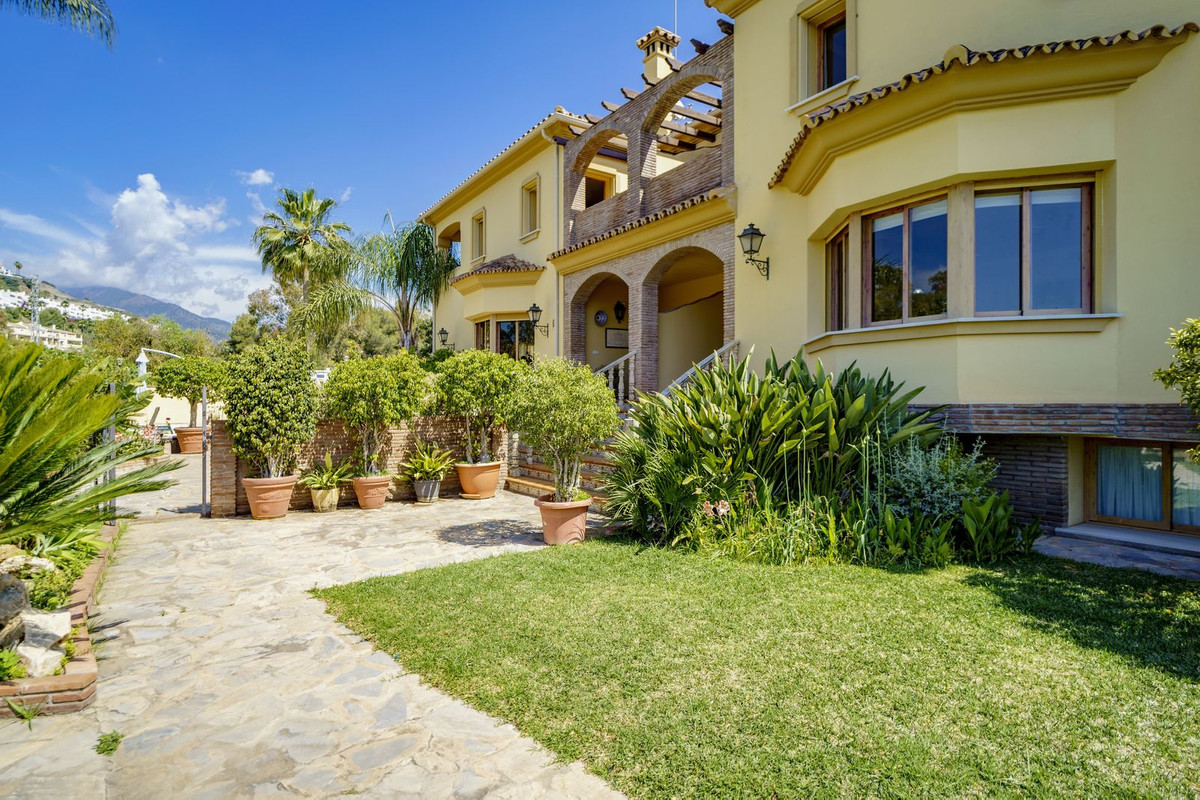 5 Bedroom Villa for Sale in La Quinta — 5