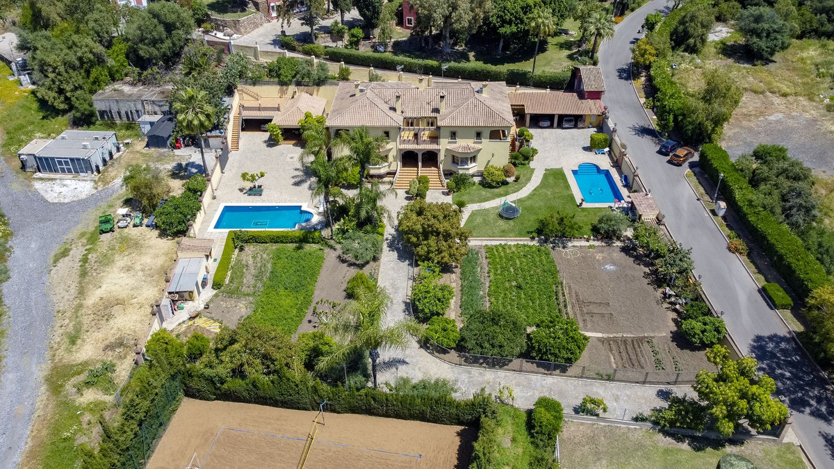10 Bedroom Villa for Sale in La Quinta — view 10