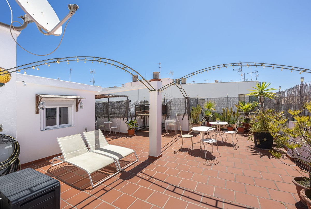 6 Bedroom Apartment for Sale in San Pedro de Alcántara — 2