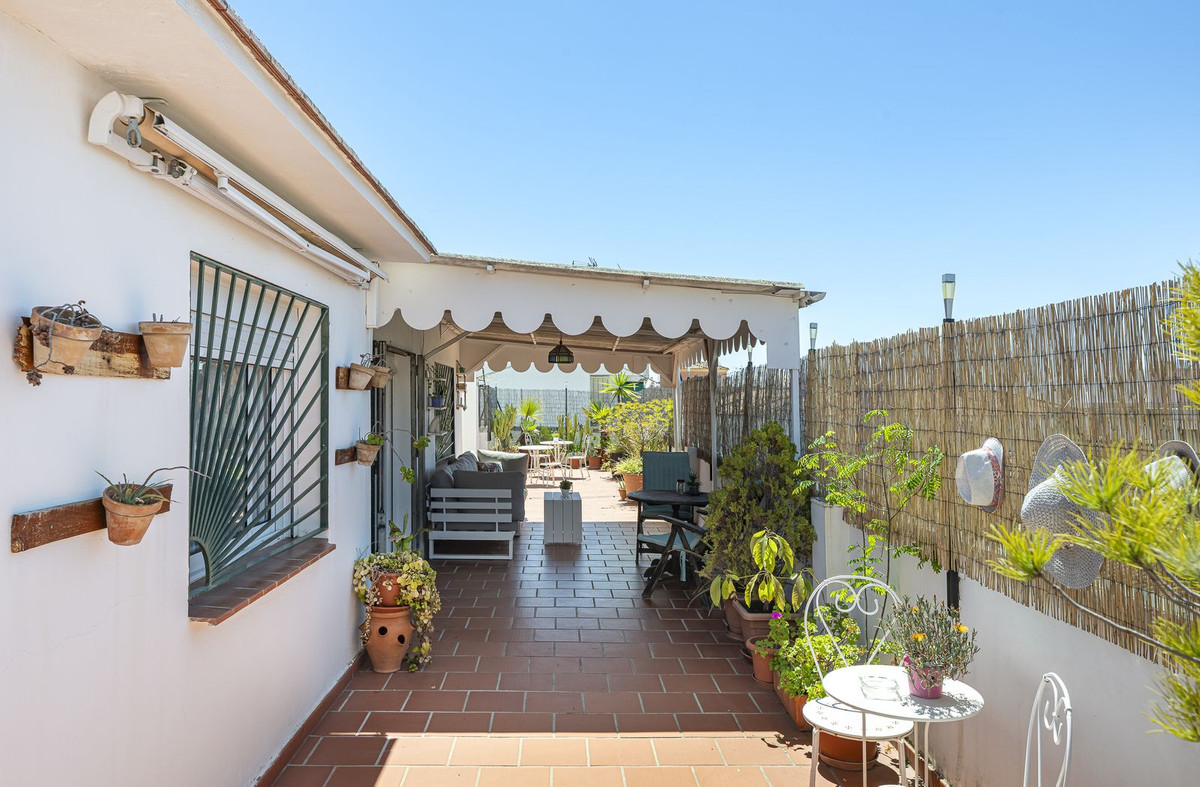 6 Bedroom Apartment for Sale in San Pedro de Alcántara — 6
