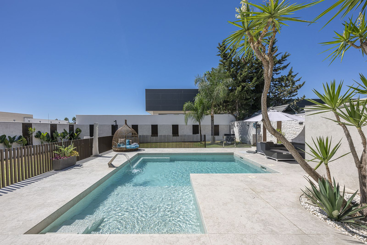 3 Bedroom Villa for Sale in New Golden Mile