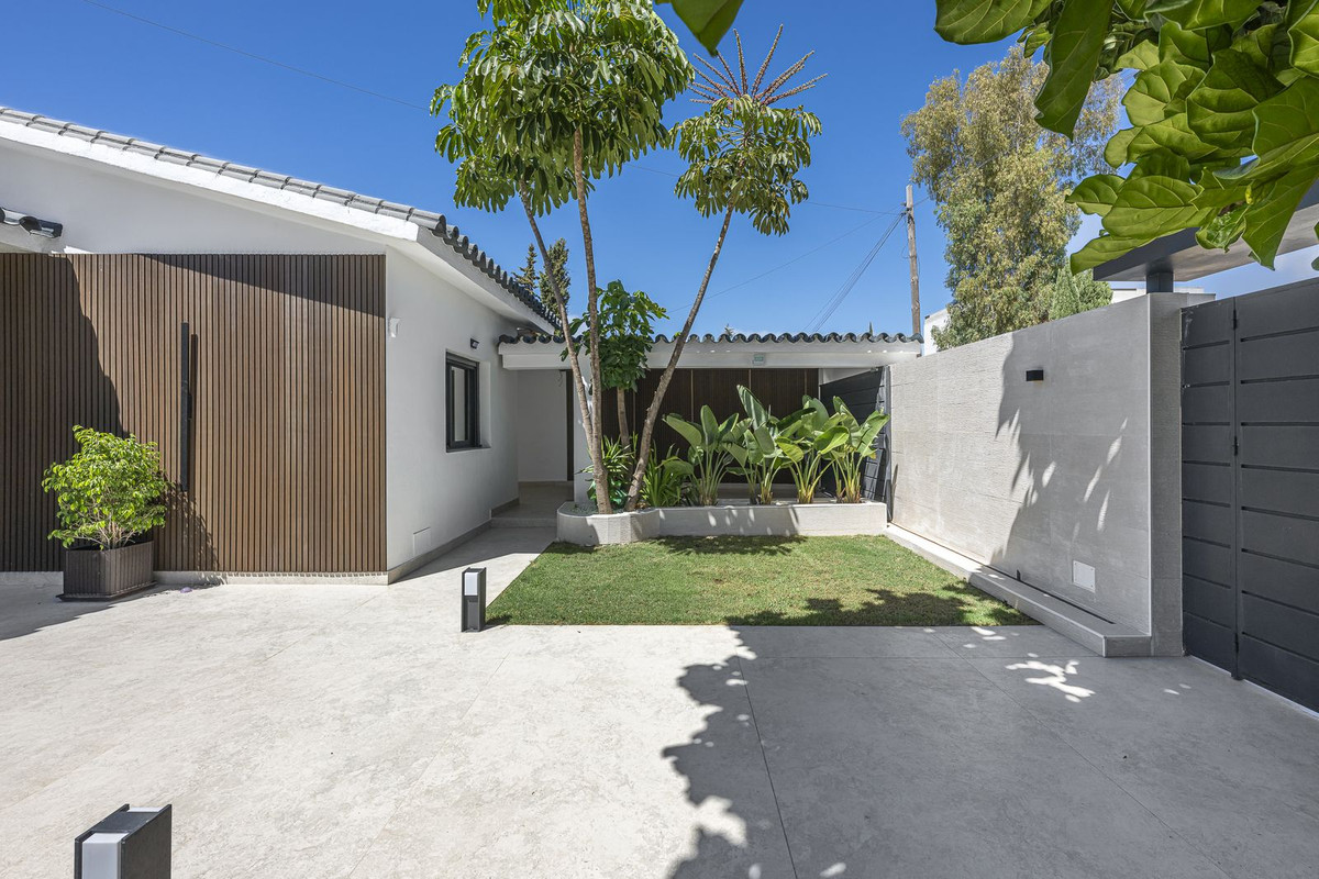 3 Bedroom Villa for Sale in New Golden Mile — 3