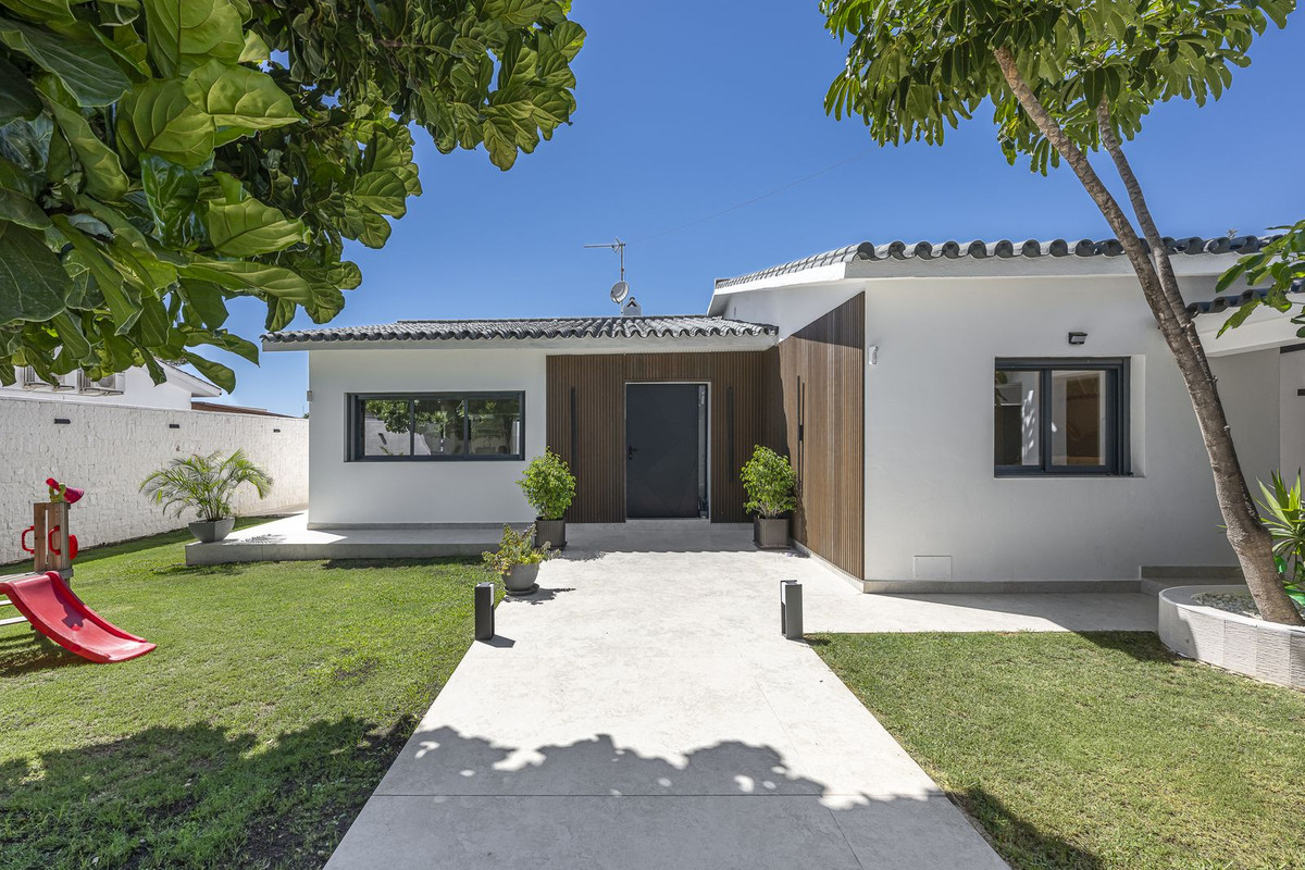 3 Bedroom Villa for Sale in New Golden Mile — 4