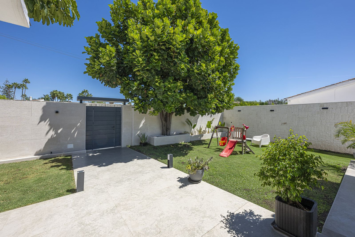 3 Bedroom Villa for Sale in New Golden Mile — 7