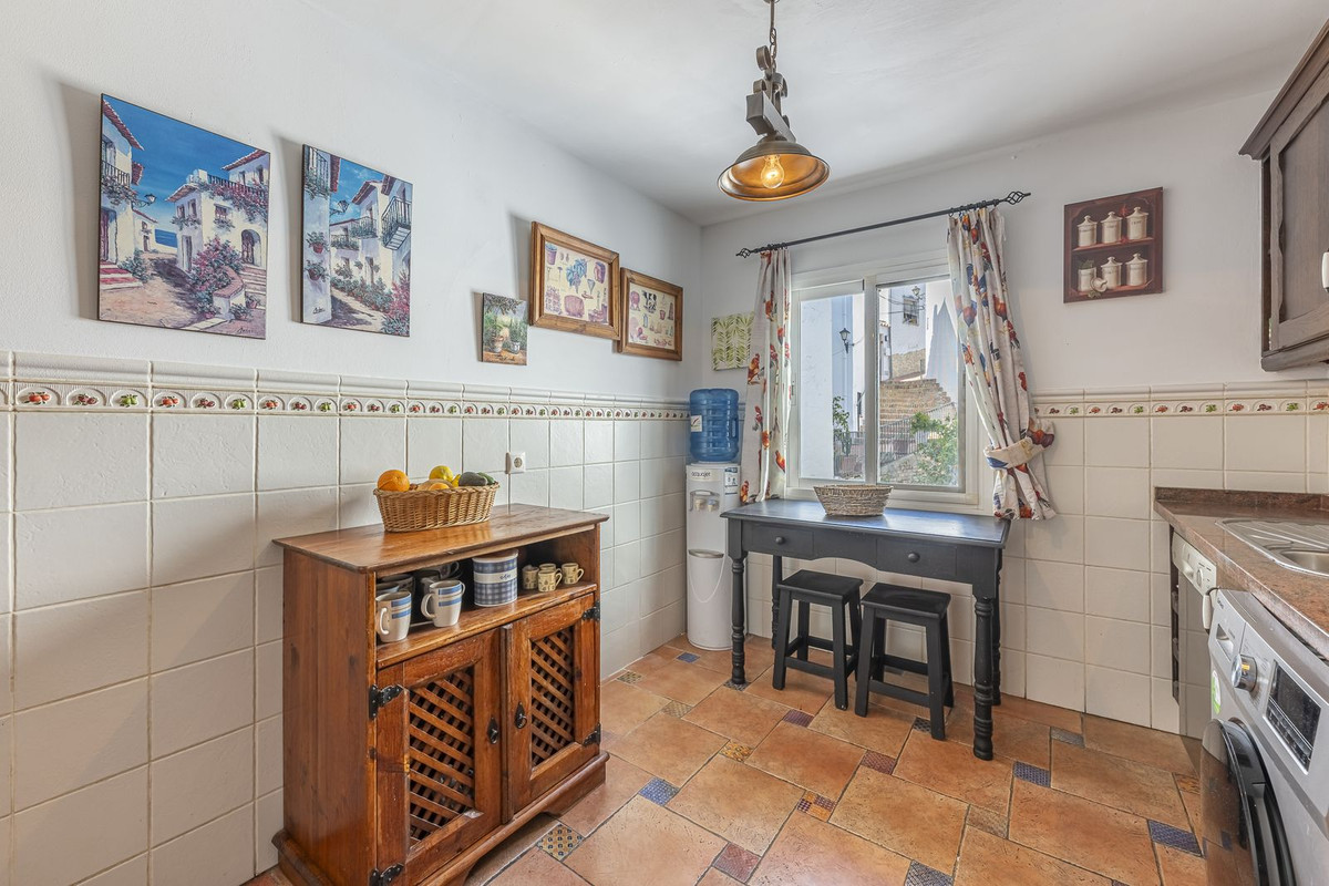 2 Bedroom Apartment for Sale in Ojén — view 10
