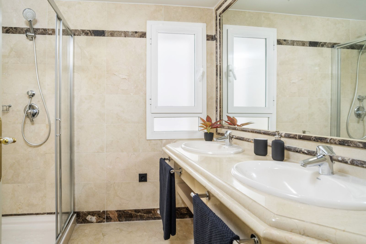 3 Bedroom Apartment for Sale in Marbella — view 10