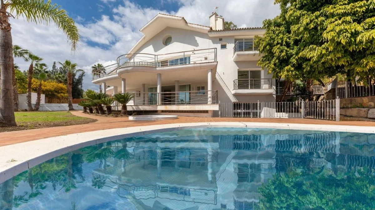 5 Bedroom Villa for Sale in Los Almendros — 2