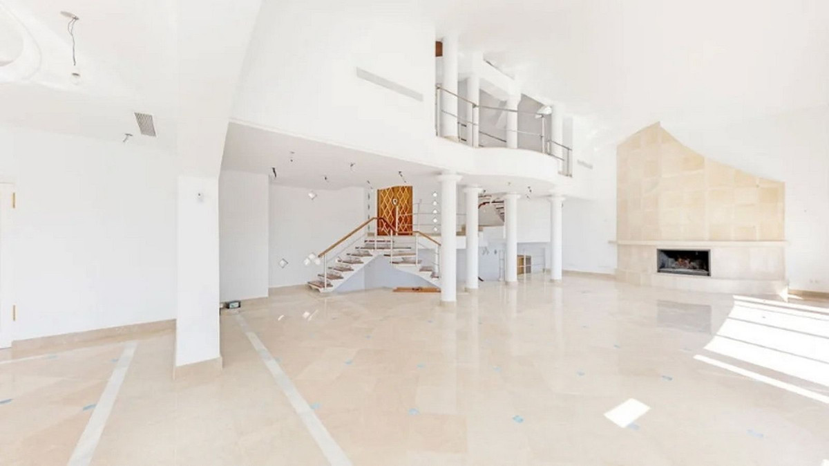 5 Bedroom Villa for Sale in Los Almendros — 3