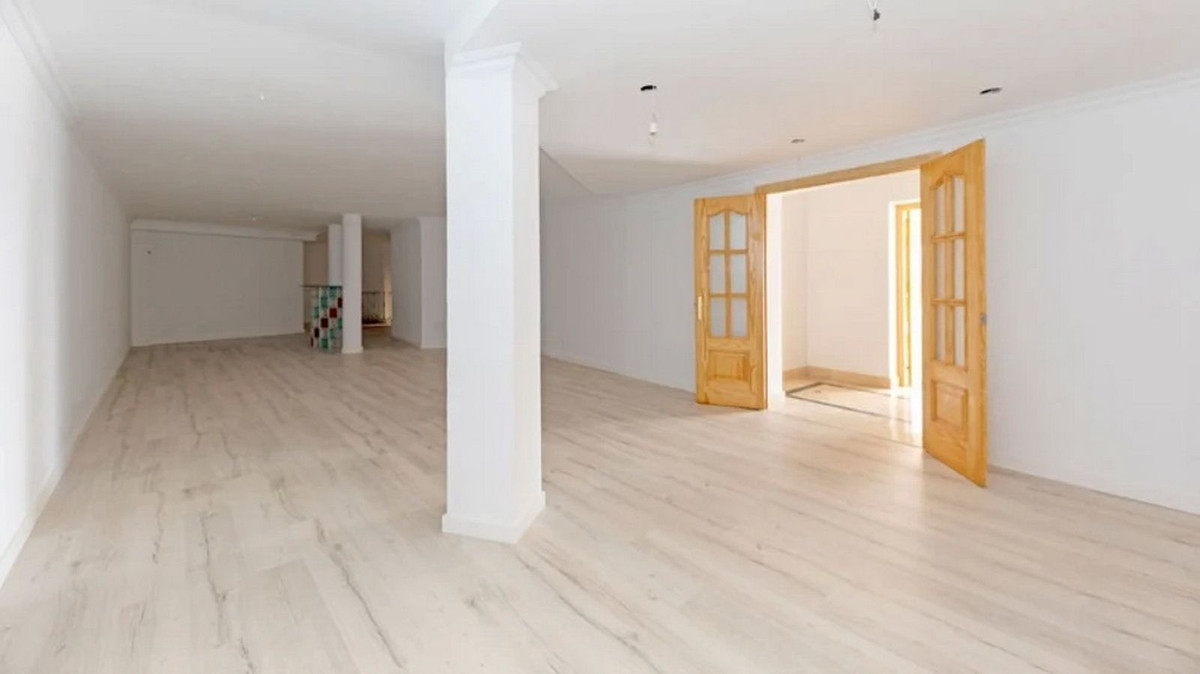 5 Bedroom Villa for Sale in Los Almendros — 4