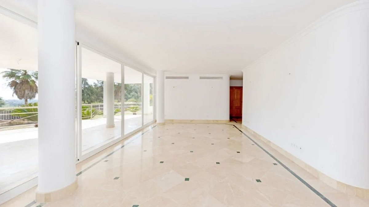 5 Bedroom Villa for Sale in Los Almendros — 6