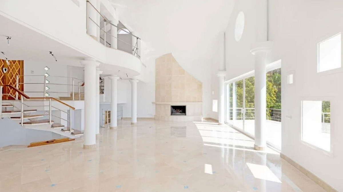 5 Bedroom Villa for Sale in Los Almendros — 7