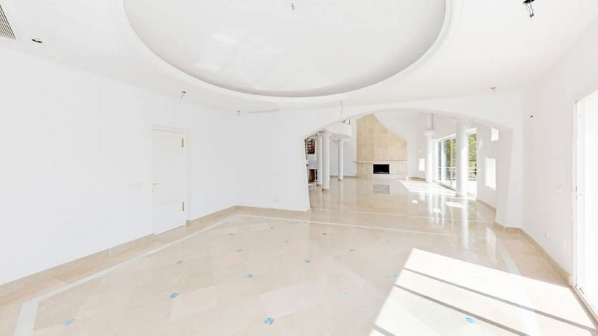 5 Bedroom Villa for Sale in Los Almendros — 8