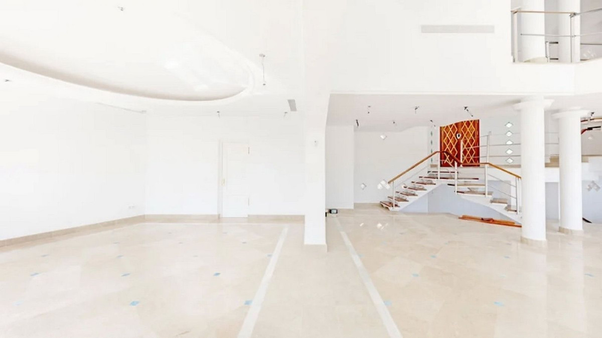 5 Bedroom Villa for Sale in Los Almendros — view 10