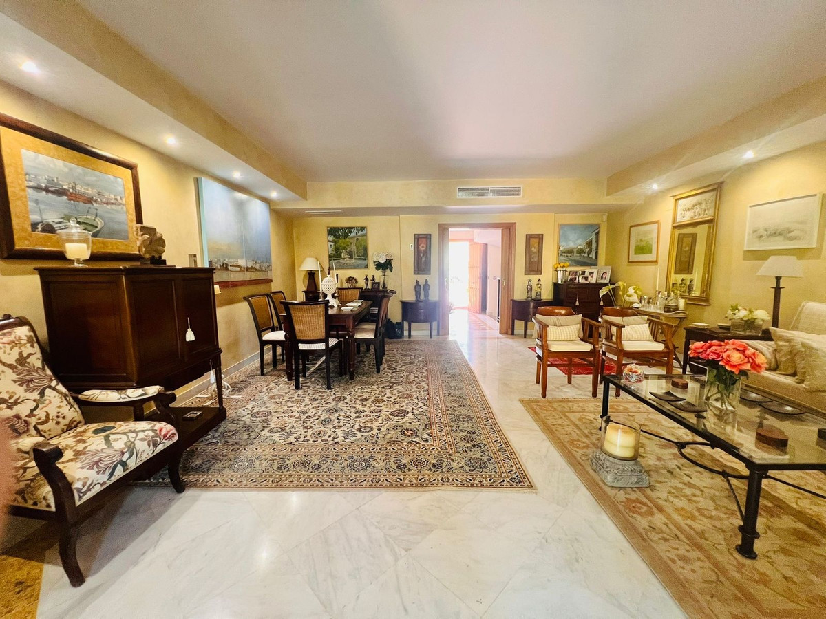 3 Bedroom Villa for Sale in The Golden Mile — 7