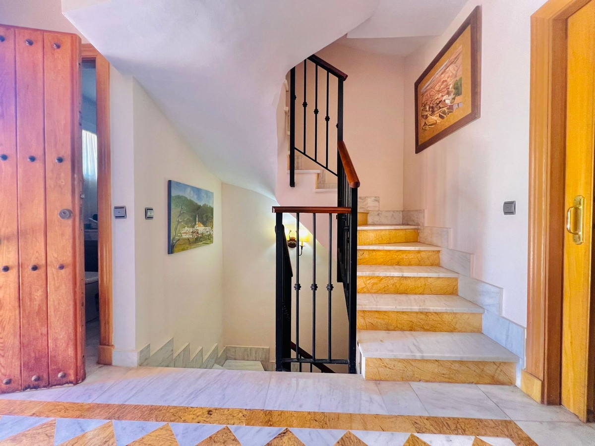 3 Bedroom Villa for Sale in The Golden Mile — 8